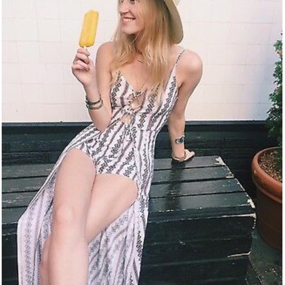 BRAND NEW! SEXY Boho Floral Romper - Picture 4 of 8